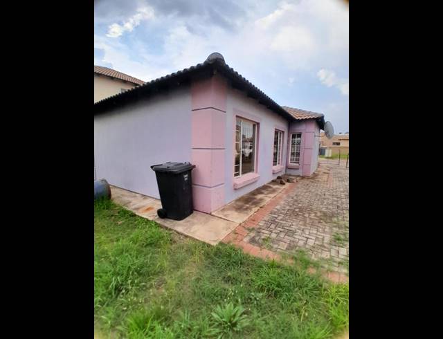 3 BEDROOM HOUSE FOR SALE IN ROSSLYN